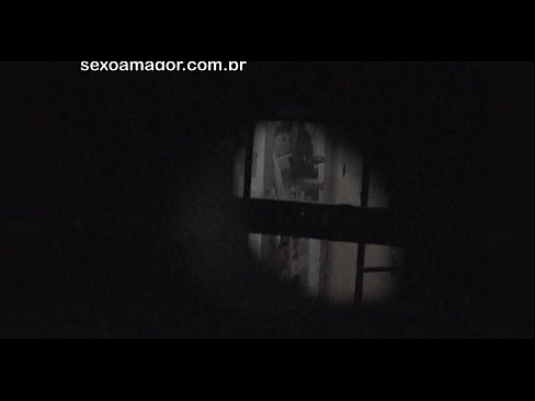 ❤️ Blondinko na skrivaj snema voajer iz soseske, skrit za votlimi opekami ❤️❌ Fucking video pri nas ☑