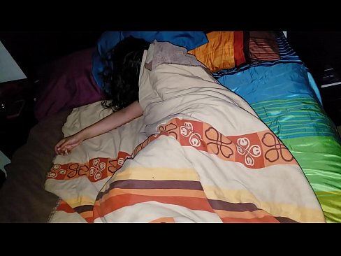 ❤️ Stepson berači svojo mlado mačeho, medtem ko ona spi. ❤️❌ Fucking video pri nas ☑